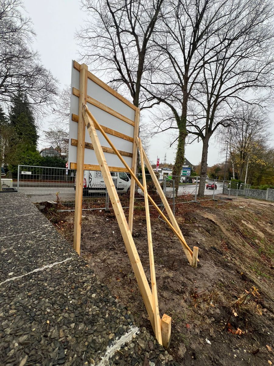 Bauschild Unterkonstruktion